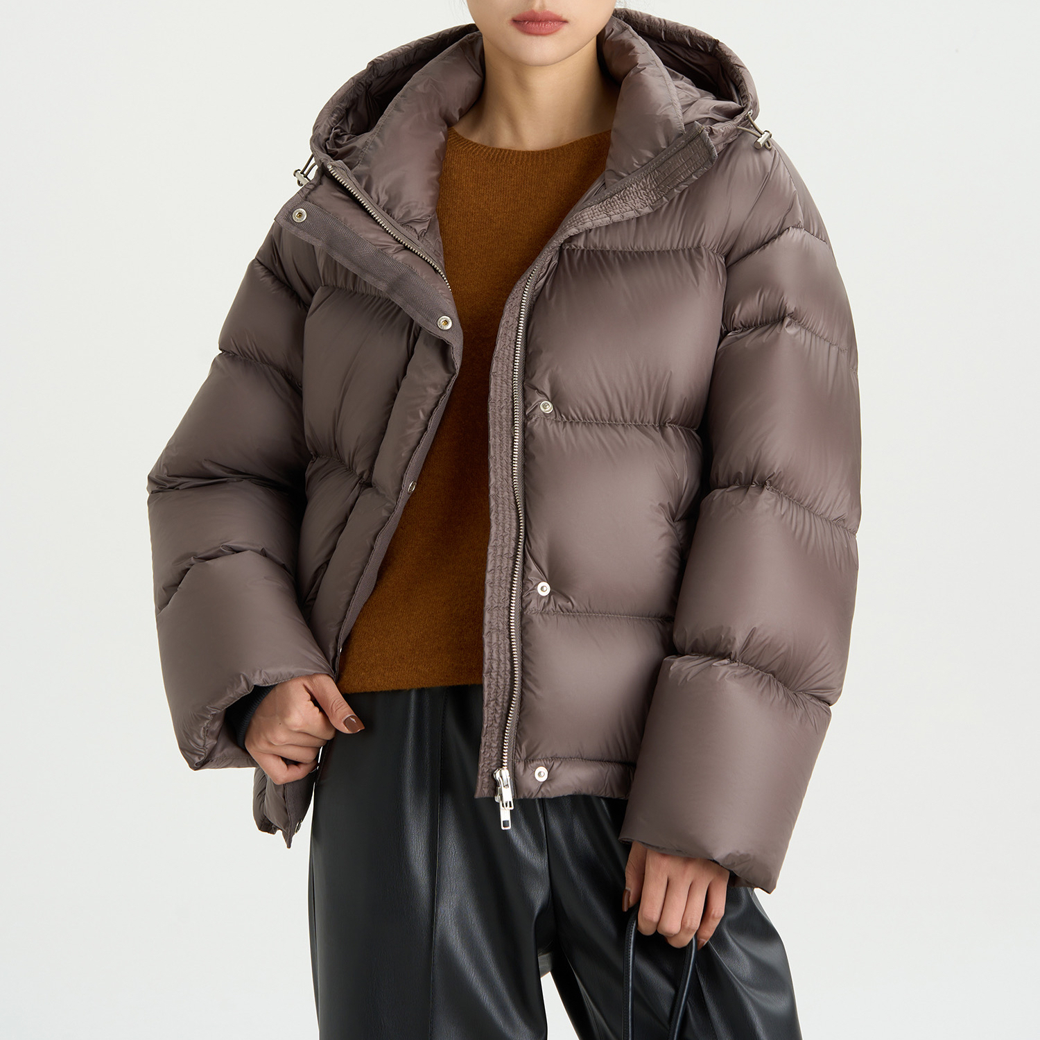 爱丽家韩版纯色极简连帽宽松休闲羽绒服23G20