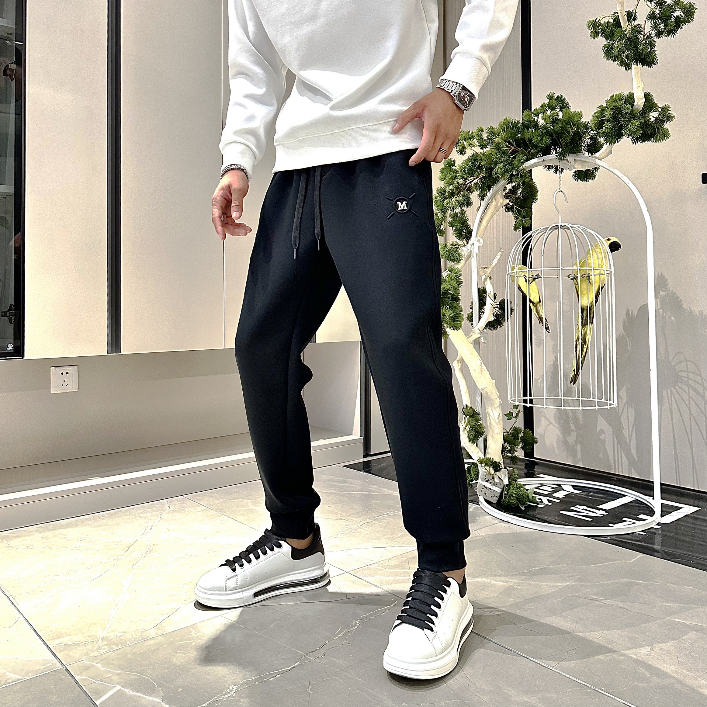 秋冬男士加厚百搭运动休闲裤压花刺绣标纯色收脚防风保暖卫裤子