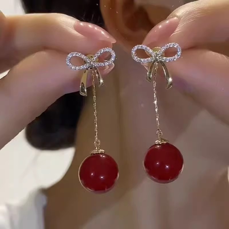 合金仿珍珠耳饰 红色珍珠耳环女新款耳钉高级感小众设计洋气耳饰