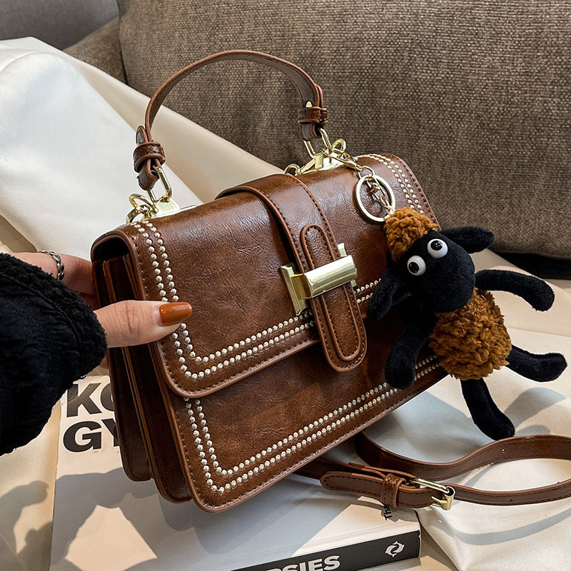 网红秋冬新款女包时尚洋气韩版手提单肩斜挎包百搭ins复古小包包