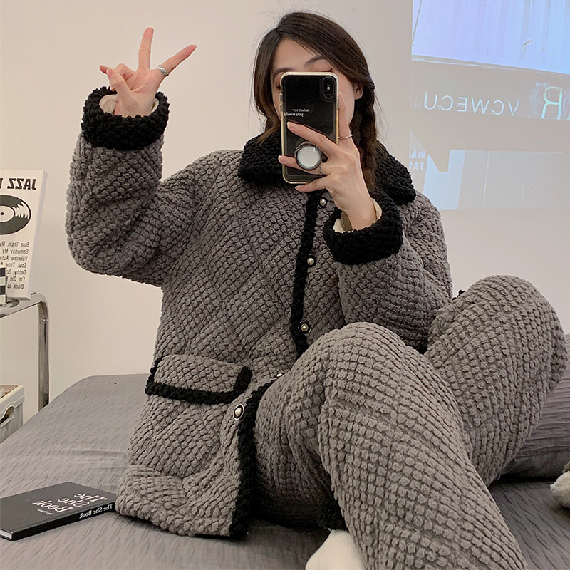2023年新款冬季珊瑚绒睡衣女秋冬季加厚加绒三层夹棉家居服套装