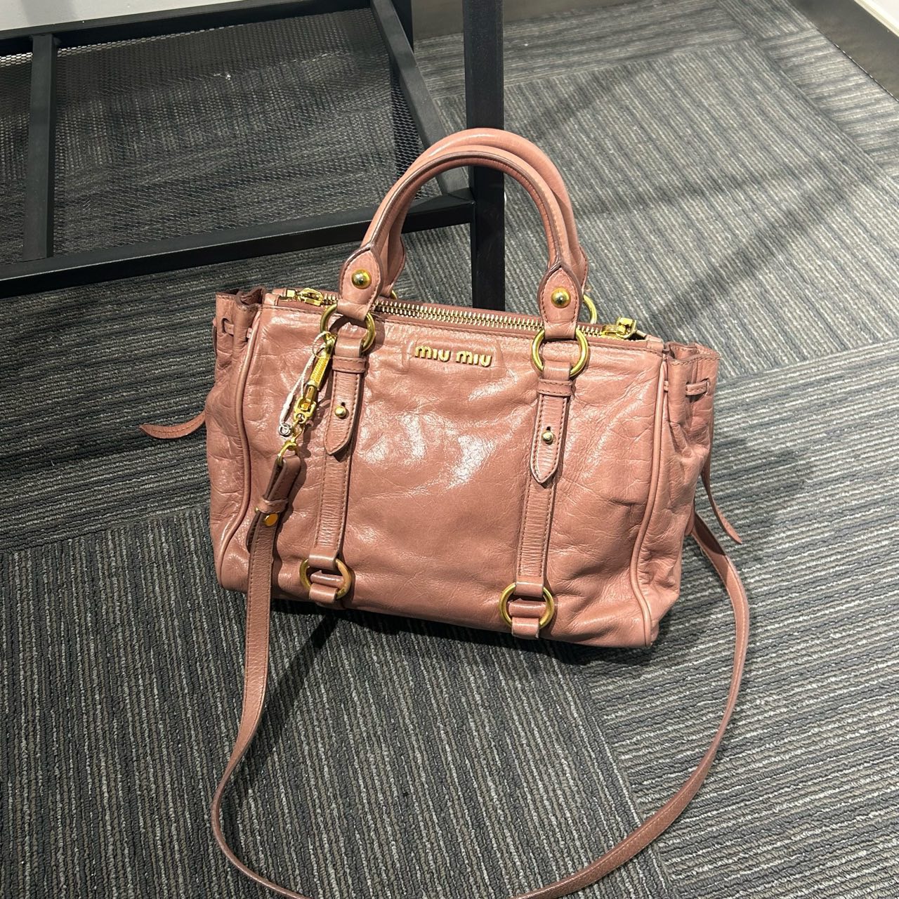 95新 MIU MIU/缪缪 miumiu缪缪粉色斜挎包/3929211/jjj