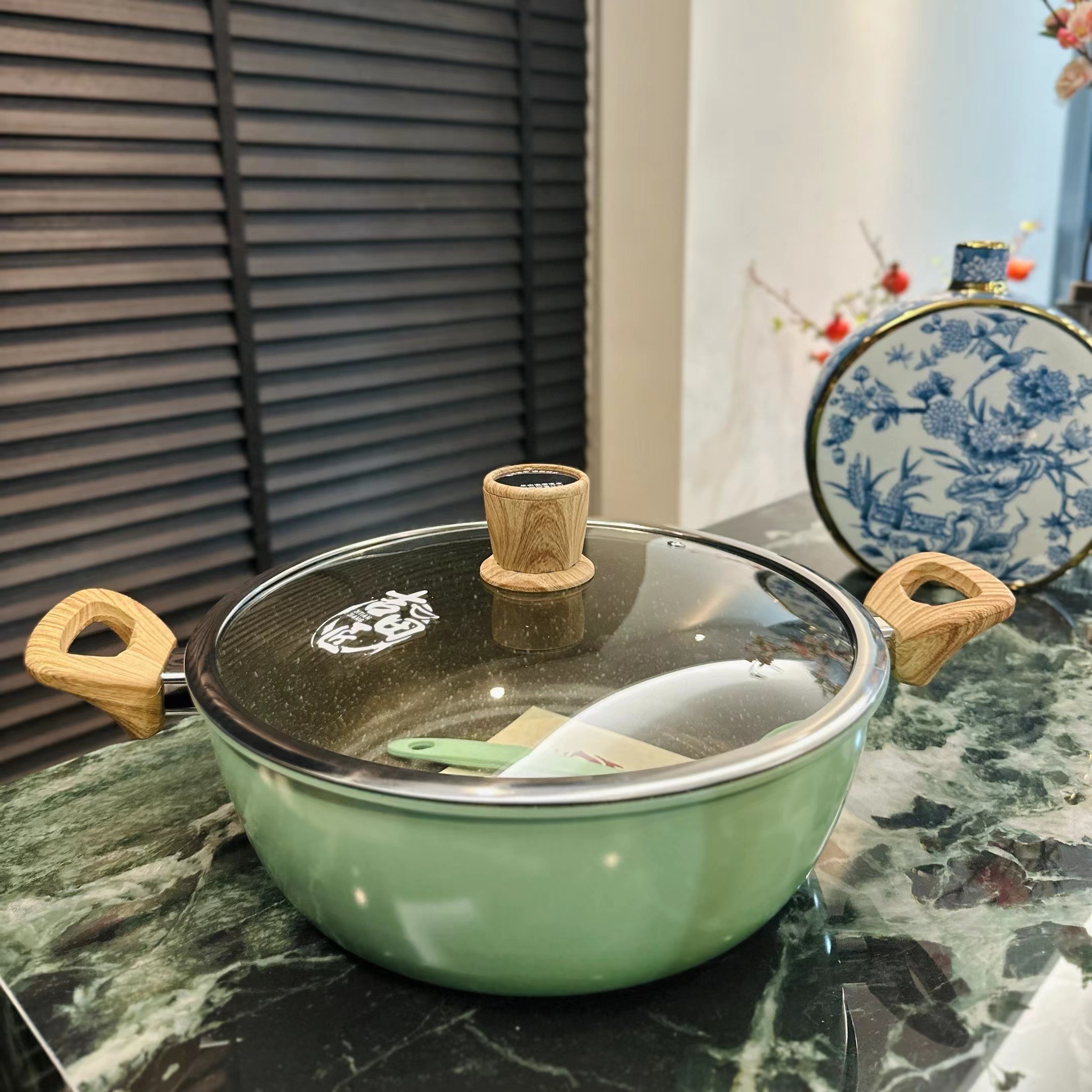 【央展品牌】高颜值智能汤锅 温度显示计时提醒 出口有钛 30CM Y