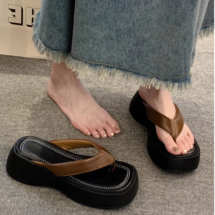 时尚休闲沙滩拖鞋女款夏季外穿坡跟厚底夹脚百搭网红增高人字拖鞋