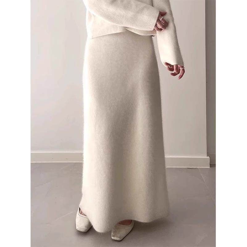 白色软糯浣熊绒针织半身裙女秋冬加厚温柔风高腰显瘦中长款直筒裙