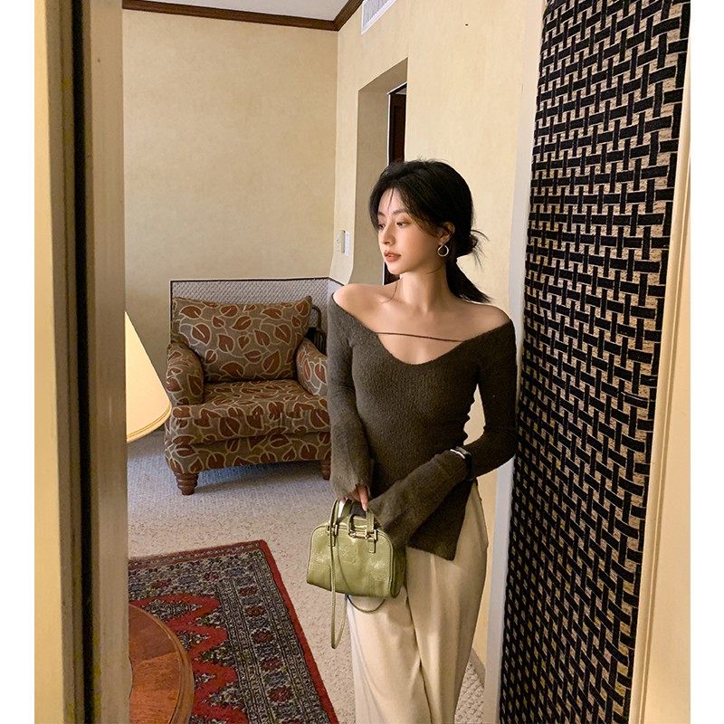 ADA MISS秋2023新款性感不规则破洞V领两穿绵羊毛针织打底毛衣女