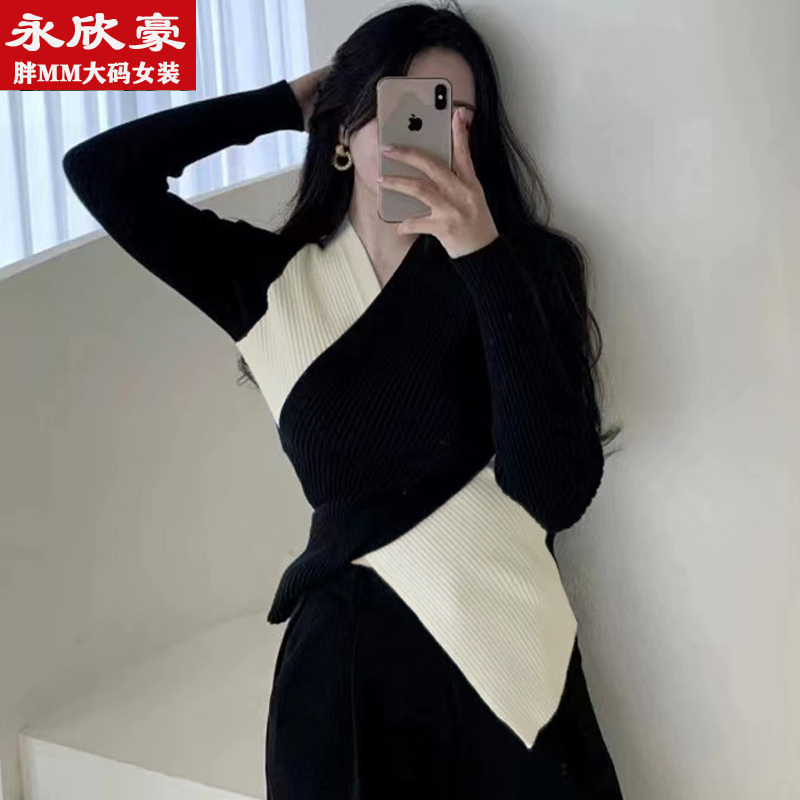 大码女装秋冬新款胖mm设计感小众交叉撞色v领针织衫显瘦打底衫女