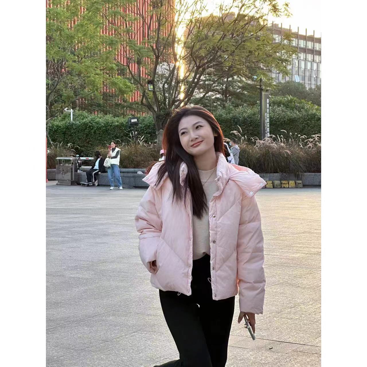 2023新款粉色时尚短款可拆卸帽领面包羽绒服纯色连帽冬季