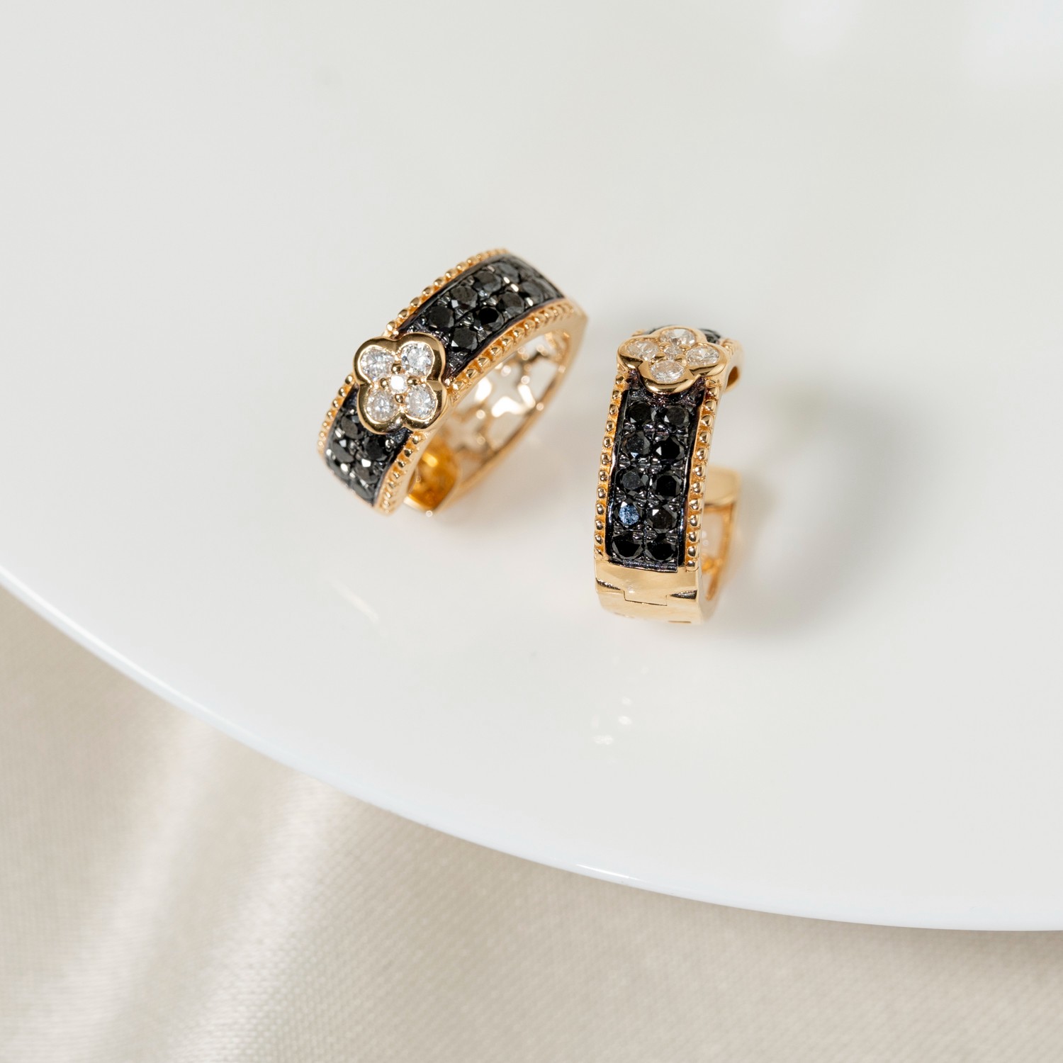 18k金黑钻耳饰F7266