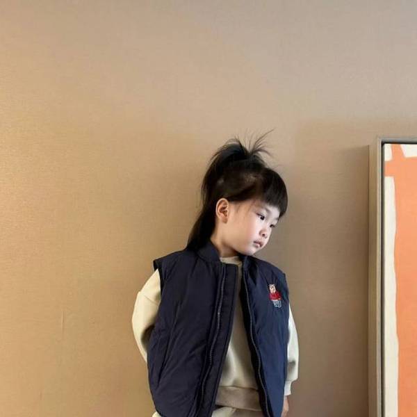大金家男女童装2023新品韩版时尚百搭洋气宝宝炸街白鸭绒刺绣坎肩