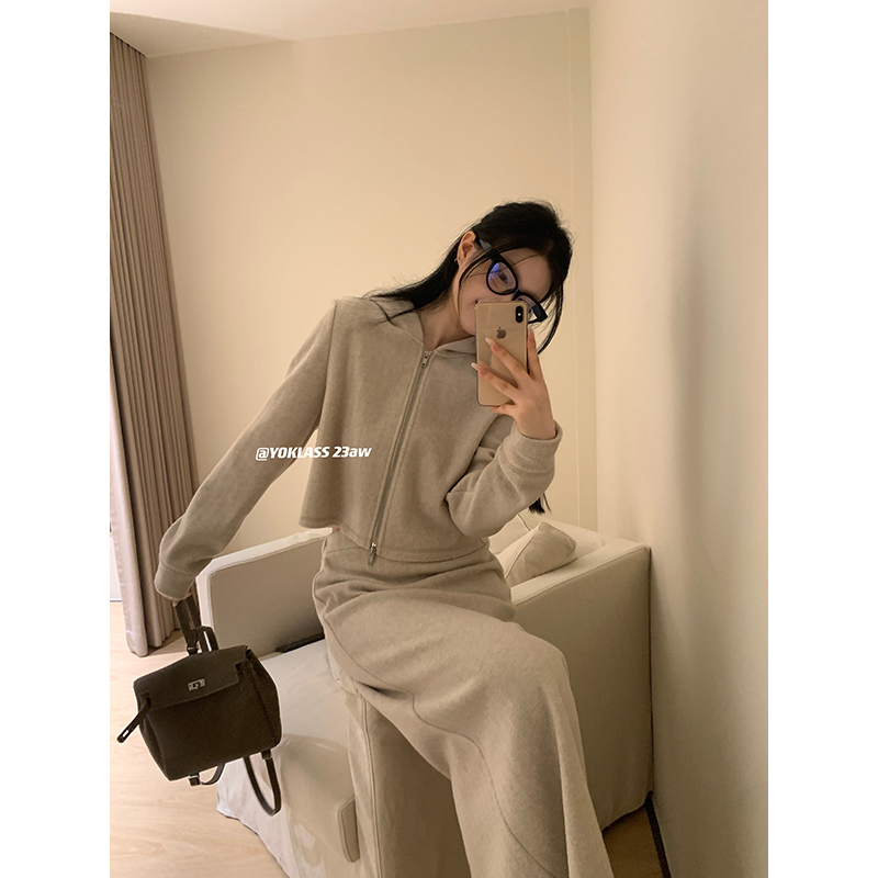 王少女的店【现现】米杏色薄绒休闲卫衣显瘦中长款半裙子 S09719S34