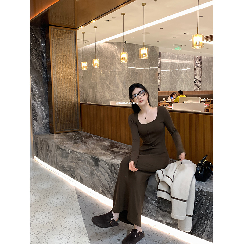 王少女的店 咖色气质复古修身显瘦U领针织裙通勤连衣裙 L11897S34