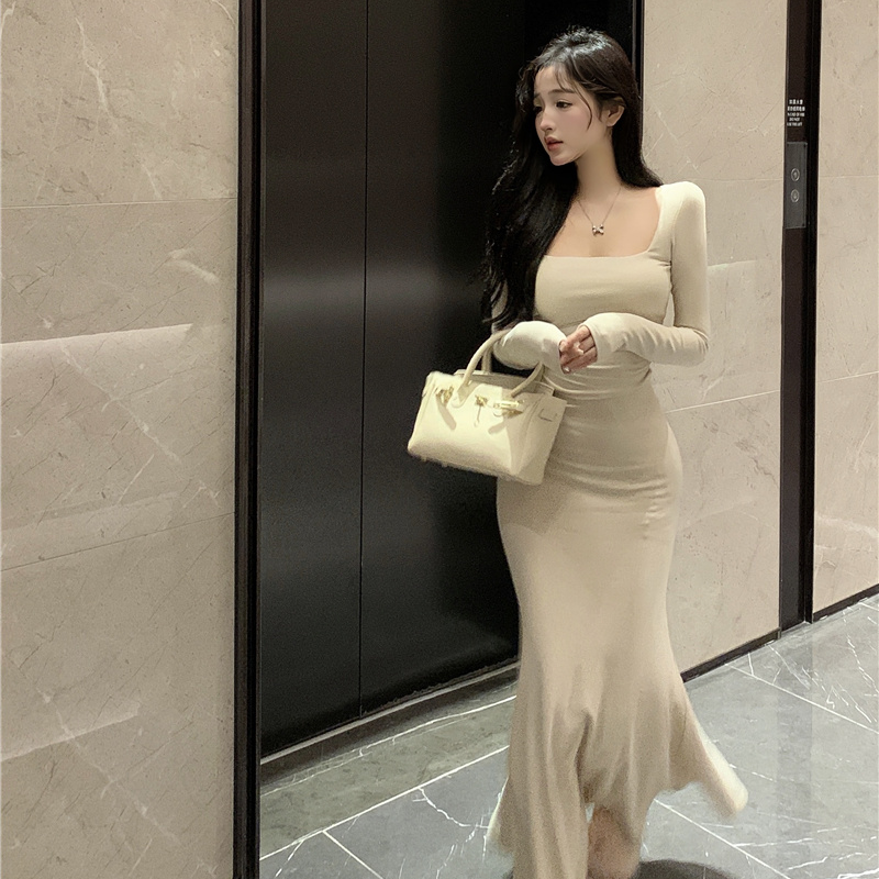 纯欲风针织鱼尾裙女装秋季新款收腰方领高级感设计修身显瘦连衣裙