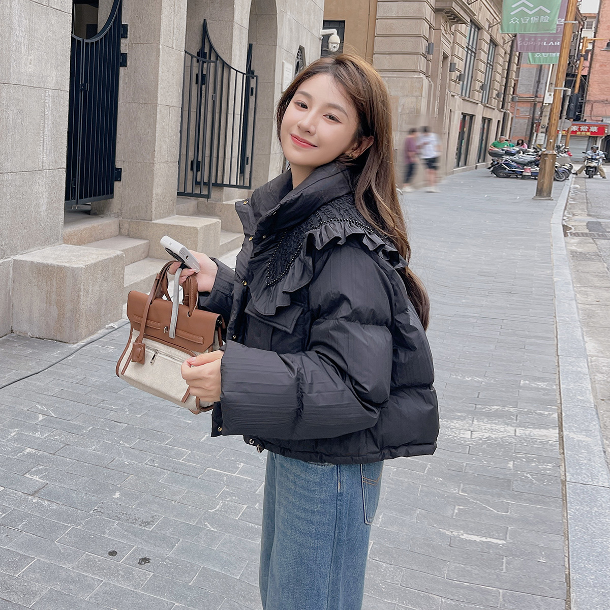 黑色娃娃领羽绒服女冬季新款设计感小众加厚小个子短款白鸭绒外套