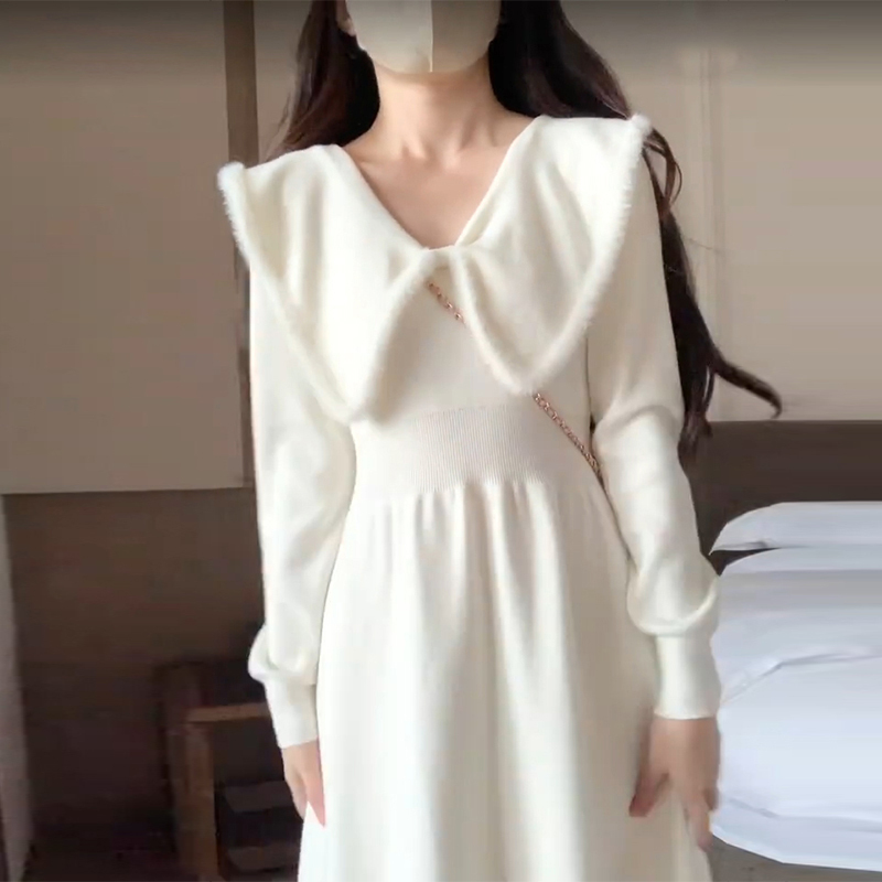 女装连衣裙气质长袖白色针织时尚法式修身打底小众收腰v领-H284