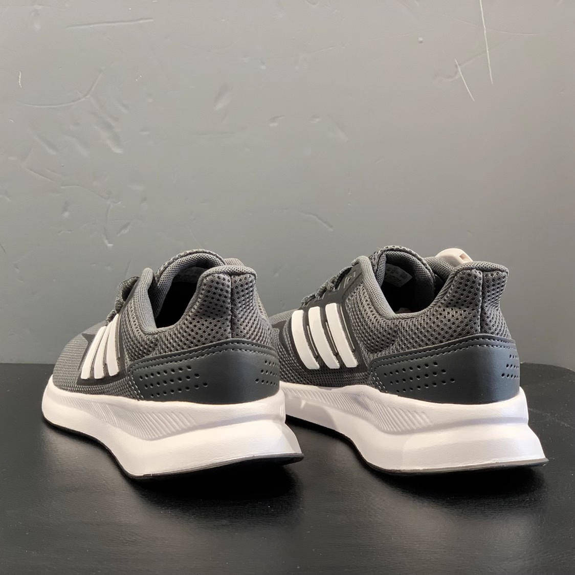 Adidas/阿迪达斯男子Runfalcon新款透气缓震运动休闲跑步鞋F36200