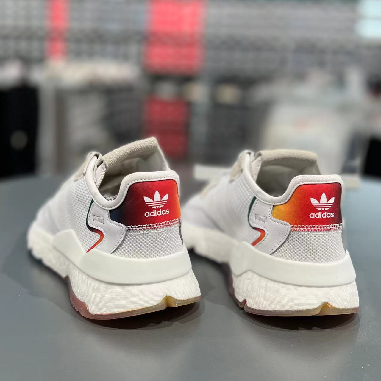阿迪达斯NITE JOGGER三叶草女子运动休闲boost减震跑步鞋 FV4544