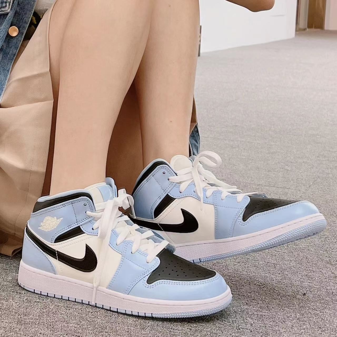 Nike耐克AirJordan1mid GS北卡蓝运动篮球鞋555112-401瑕疵
