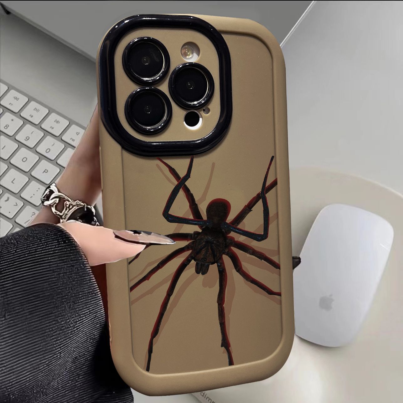 个性黑蜘蛛苹果14手机壳iPhone15磨砂13promax小众11新款12软x/xs