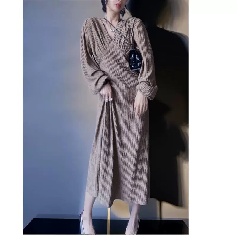简爱女装 [极致浪漫]秋季新款独特设计温柔V领长款连衣裙 0867