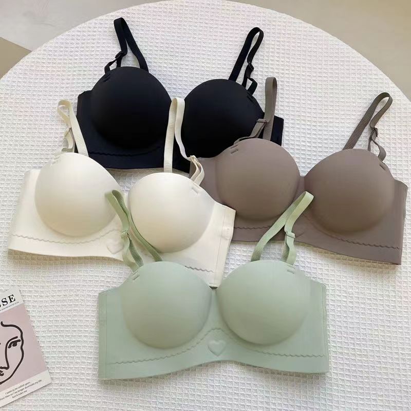 小胸聚拢吊带女无痕防滑外扩显大收副乳无肩带背心女无钢圈春夏