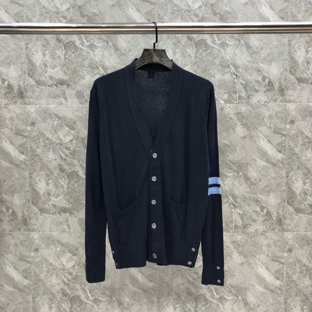 【单毛五扣开衫】时尚潮流针织衫