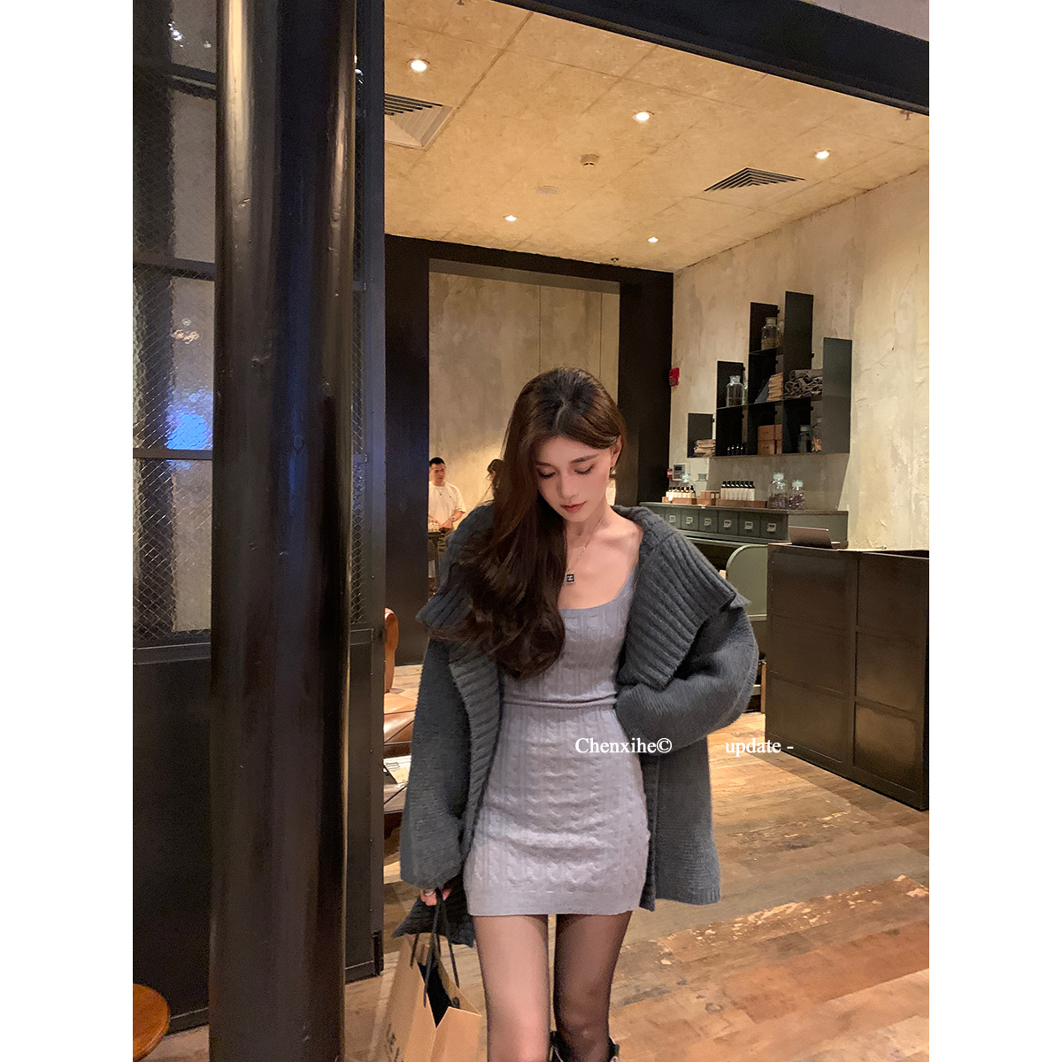 何晨曦 辣妹U领灰色无袖针织吊带连衣裙女气质紧身包臀背心内搭裙