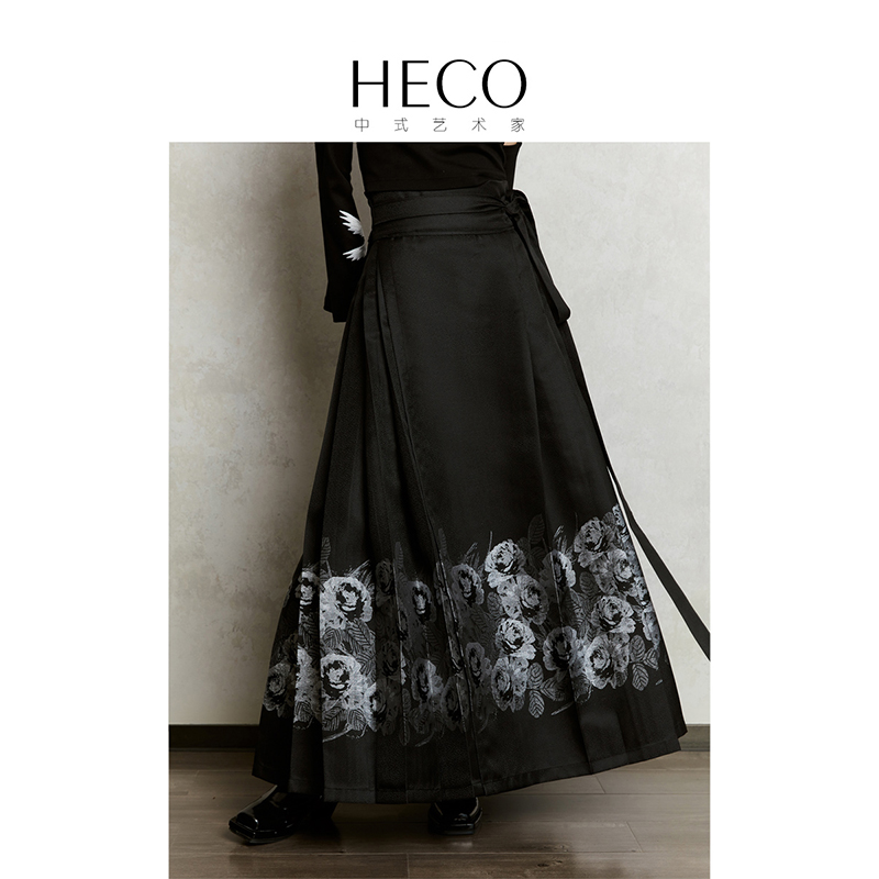张千万×HECO风格美学/口碑王簰 全网博主同款 银色牡丹国学马面裙