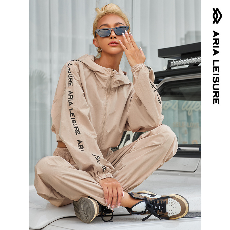 【ARIA浮力】 宽松短款连帽外套女休闲透气运动套装春秋