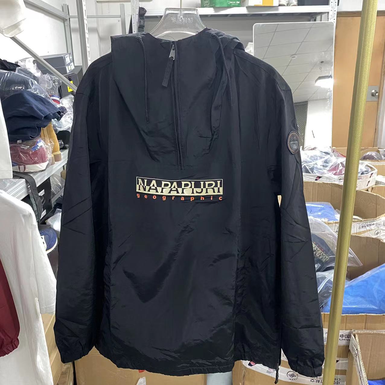 情侣款套头连帽防水冲锋衣