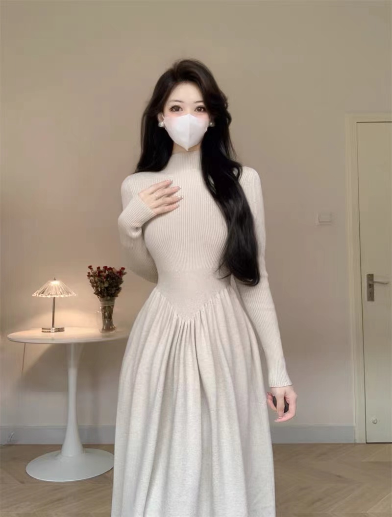 法式半高领针织连衣裙女装秋冬季配大衣内搭打底气质收腰长裙1105