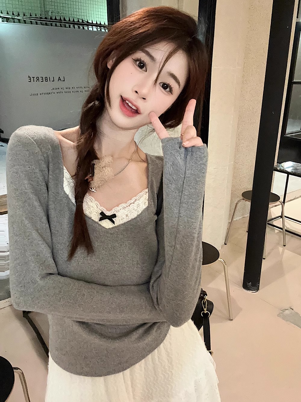 纯欲风蕾丝边蝴蝶结V领长袖T恤女冬季设计感小众修身辣妹打底上衣