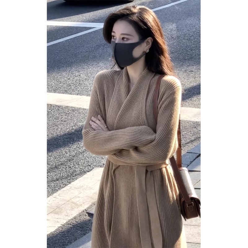 小众设计感卡其色洋气时髦长袖保暖针织开衫上衣2023冬季新款女装