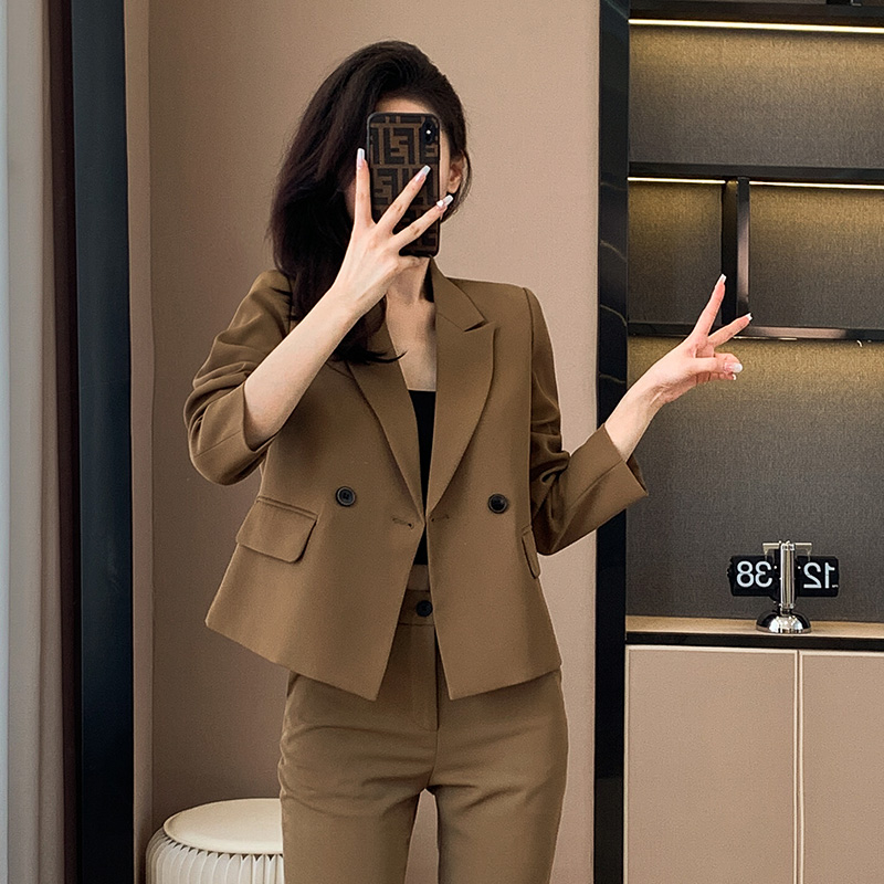 咖啡色西装外套女短款秋季2023新款高级感小个子气质休闲西服套装