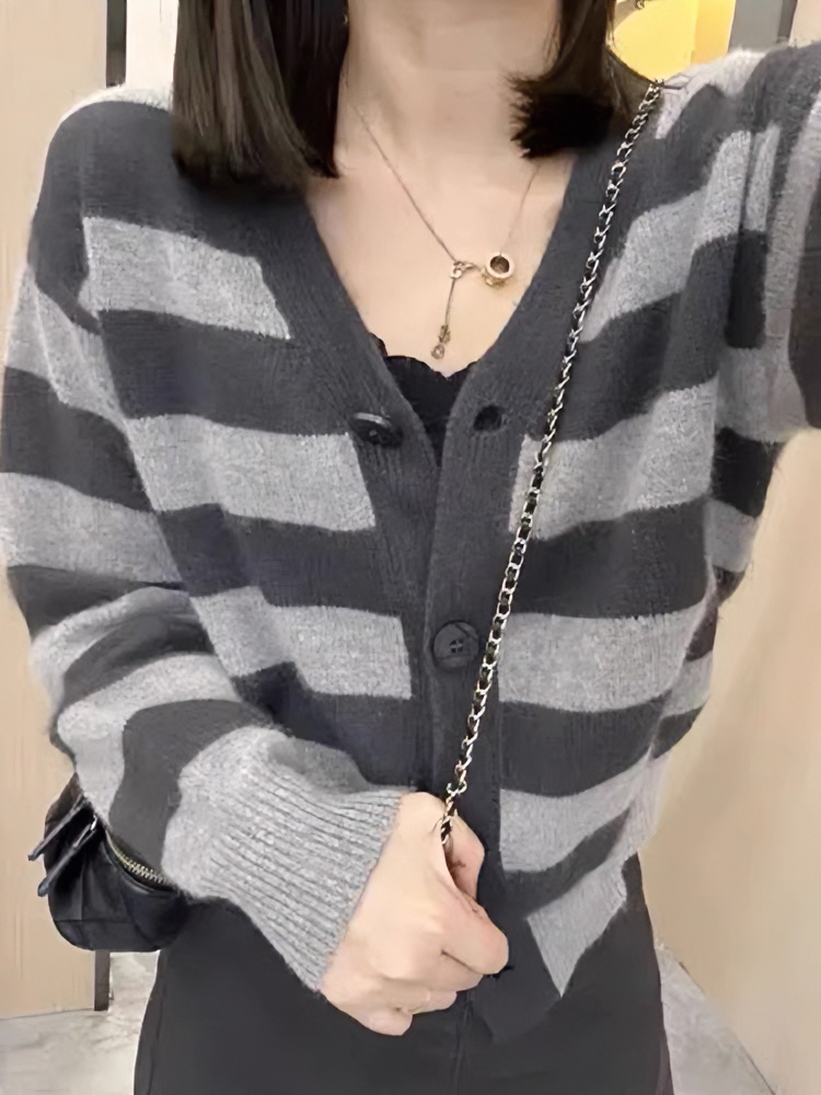 8869-1韩系简约针织开衫撞条条纹毛衣外套女秋冬慵懒风宽松上衣
