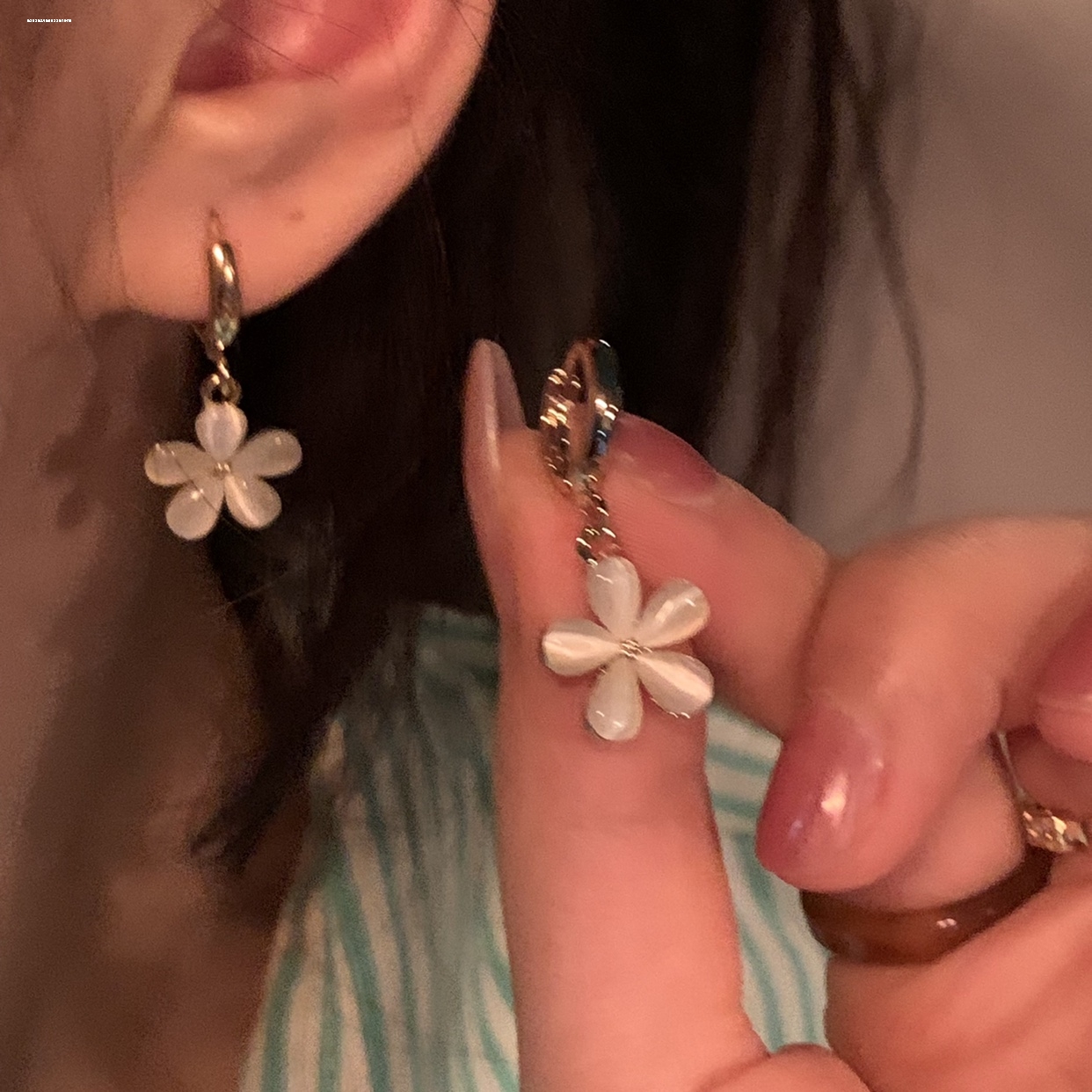 百搭个性气质时尚女轻奢小众设计网红简约显白精致小花耳环潮新款