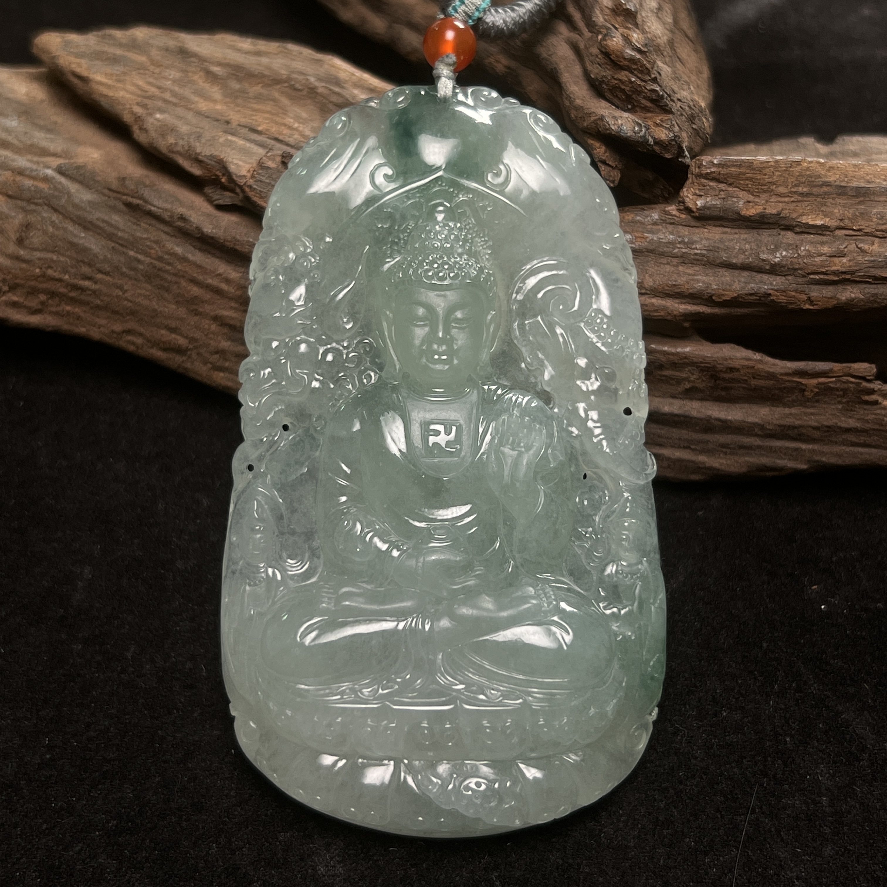 (生肖羊/猴)天然翡翠大日如来挂件(冰种厚)（YW5026）