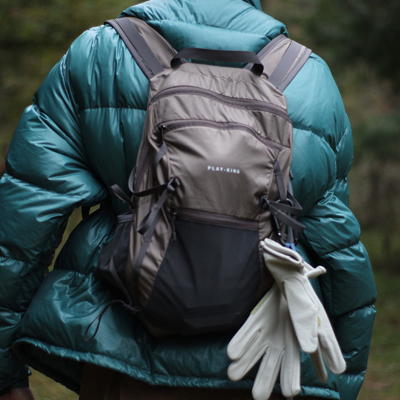 户外轻便登山包折叠防水专业徒步旅行休闲包大容量超轻双肩包男女