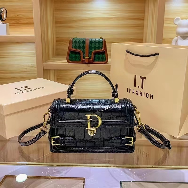 包包比较小巧精致 正品单肩包黑色