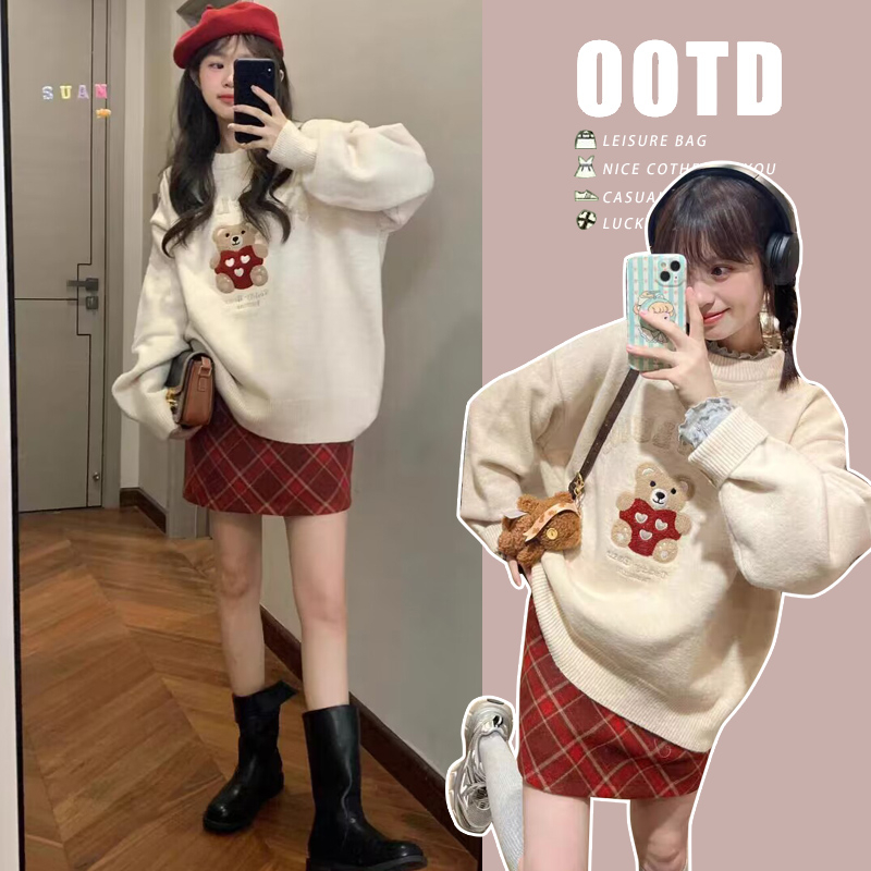 孕妇装秋冬圣诞小熊刺绣圆领毛衣女冬季慵懒风宽松套头针织衫上衣