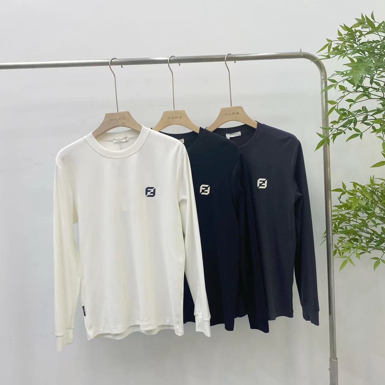 小义-6061（秋冬）舒绒打底长袖休闲小标卫衣
