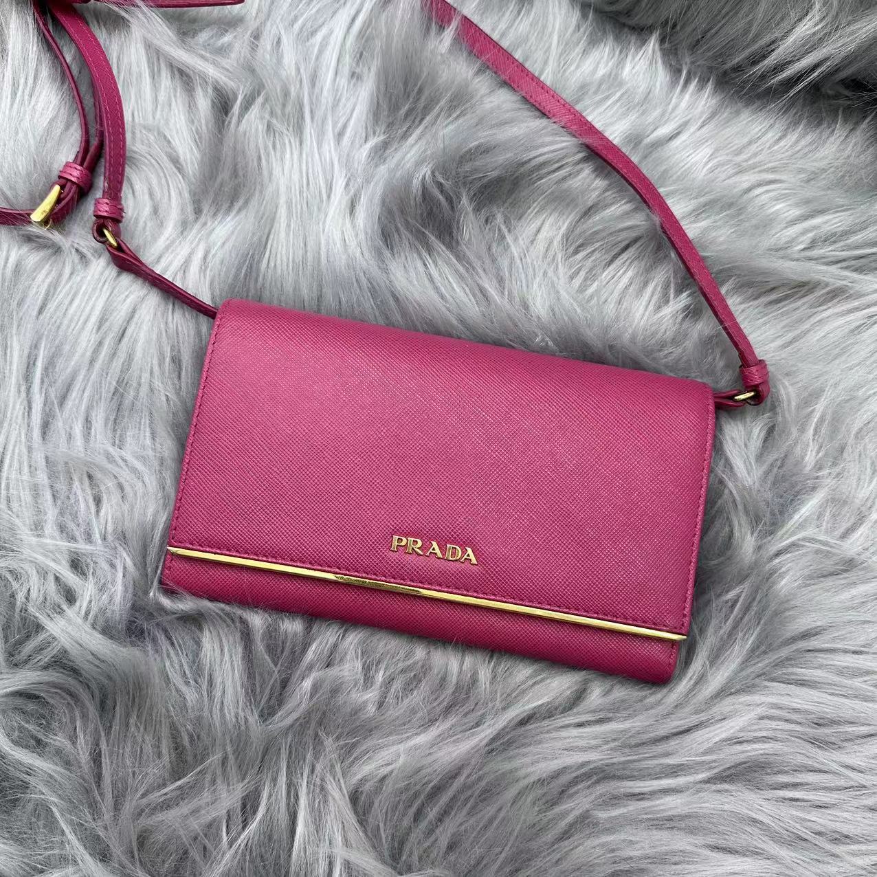 95新 Prada/普拉达 大全中古/普拉达 水波纹红色斜挎包/FY 109