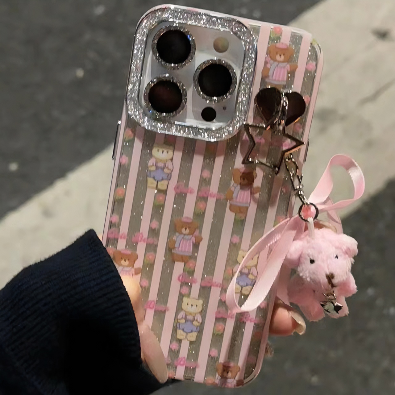 日韩可爱闪粉条纹小熊适用于iPhone15pro手机壳少女心ins全包卡通