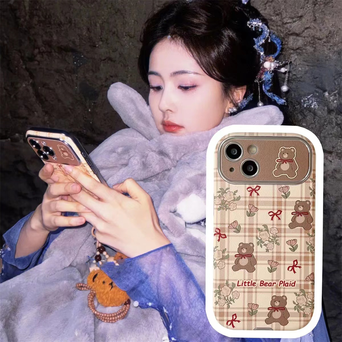 白鹿同款格纹小熊大视窗皮质壳适用于iPhone15pro手机壳可爱ins女