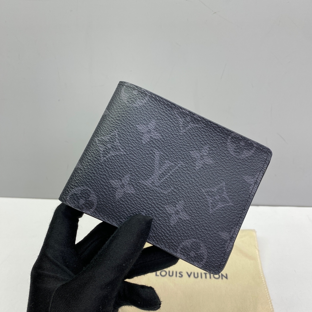 99新LV路易威登黑色老花对折短钱包钱夹0250