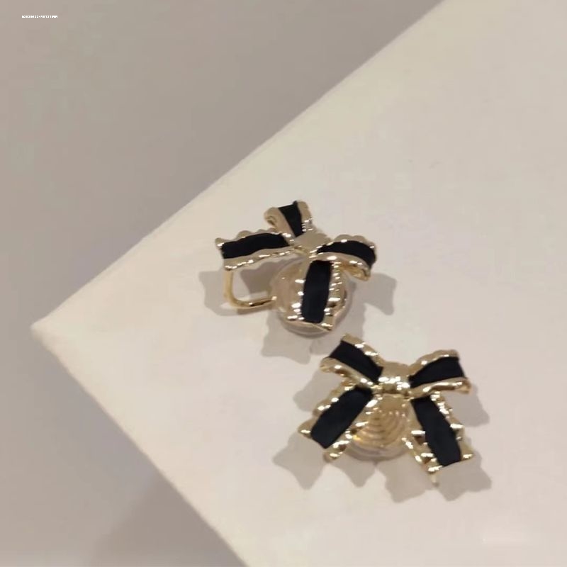 设计新款轻奢耳饰女小众气质港风蝴蝶结耳夹个性网红潮简约时尚