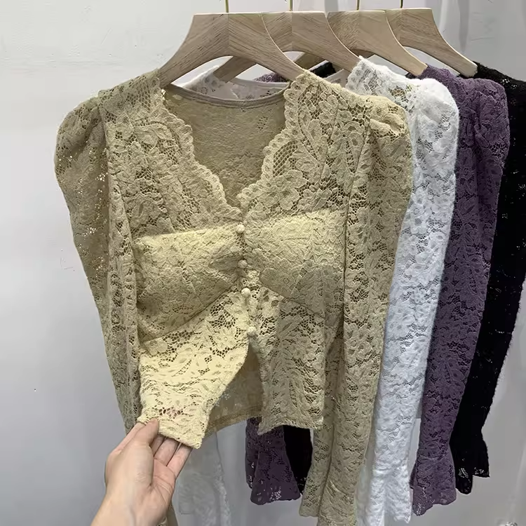 设计感V领修身打底蕾丝衫女装秋冬新款内搭纽扣开叉长袖短款上衣
