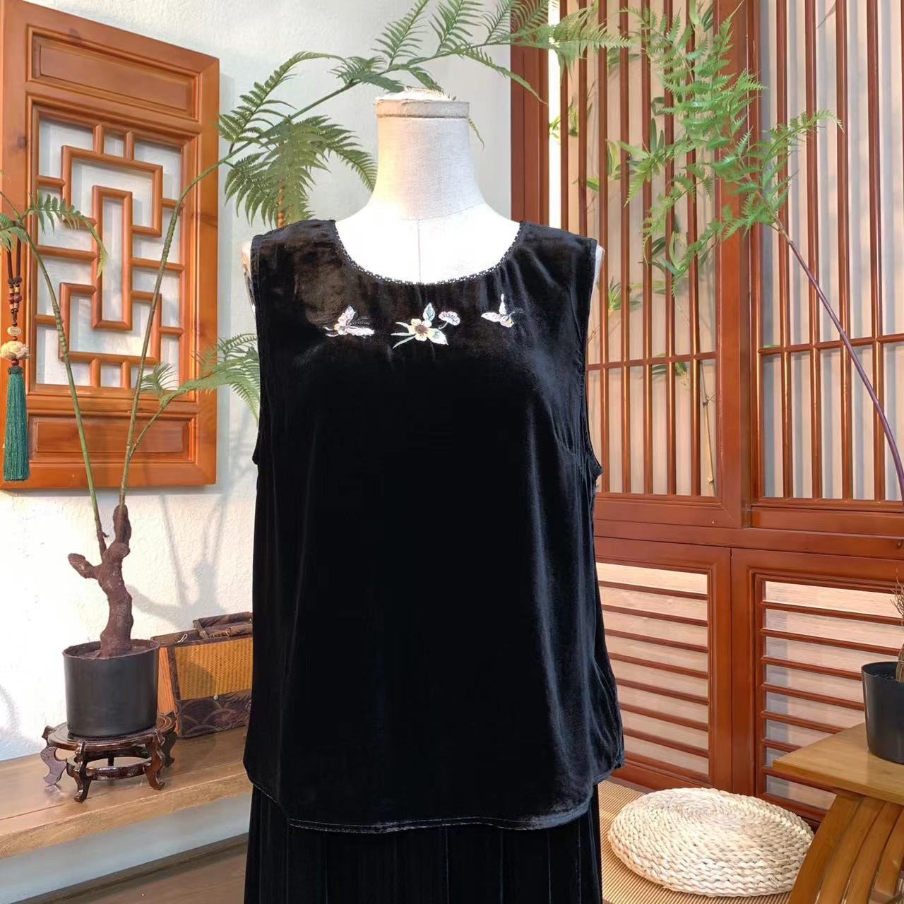 江南凤羽【素蝶】百搭款圆领桑蚕丝丝绒背心FY3146