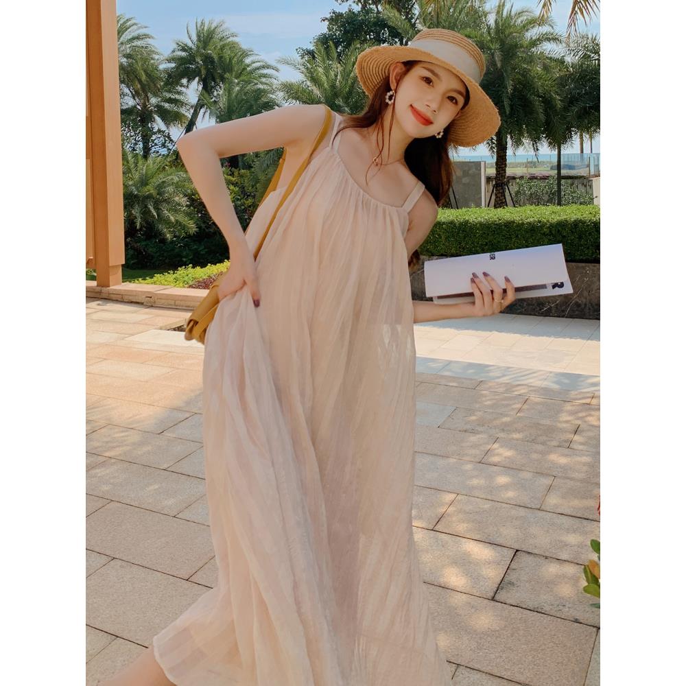 裸粉色吊带仙女裙宽松显瘦沙滩裙三亚旅游衣服超仙海边度假连衣裙