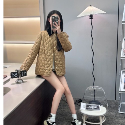 2023秋冬新款单色菱格外套V1073